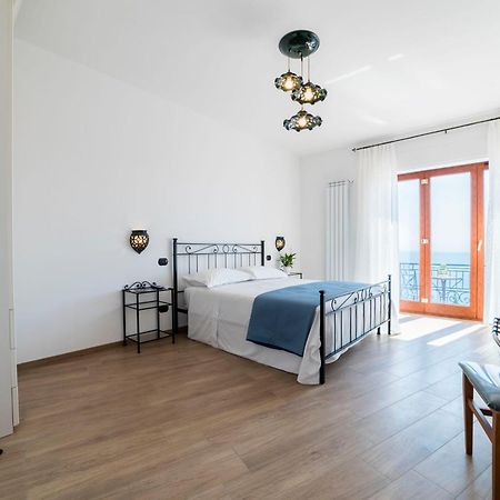 B&B Palazzo Pinto 2 В'єтрі Екстер'єр фото